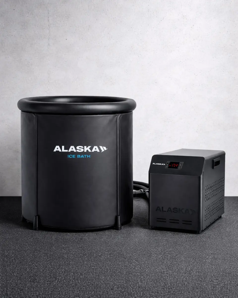 Bain froid avec refroidisseur Alaska Ice Bath + Mini Chiller, vue de trois quarts