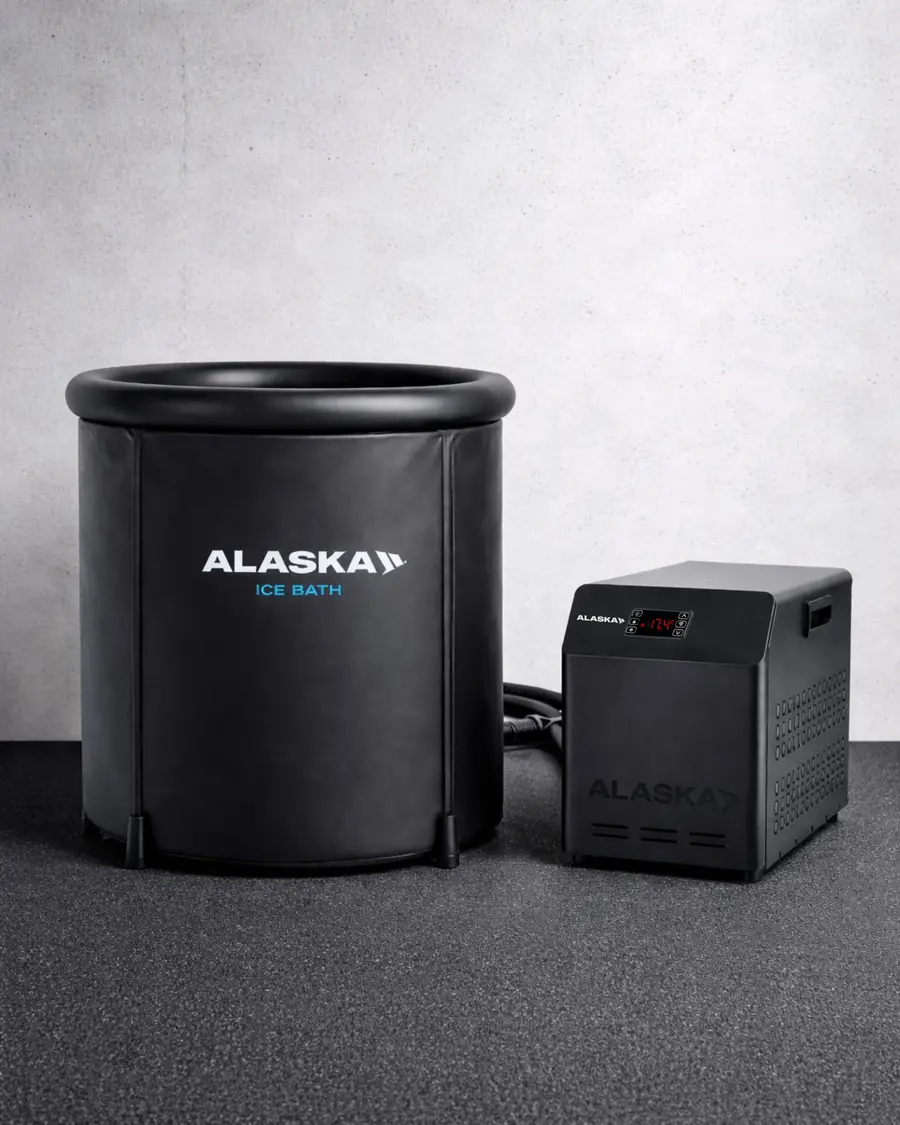 Bain froid avec refroidisseur Alaska Ice Bath + Mini Chiller, vue de trois quarts