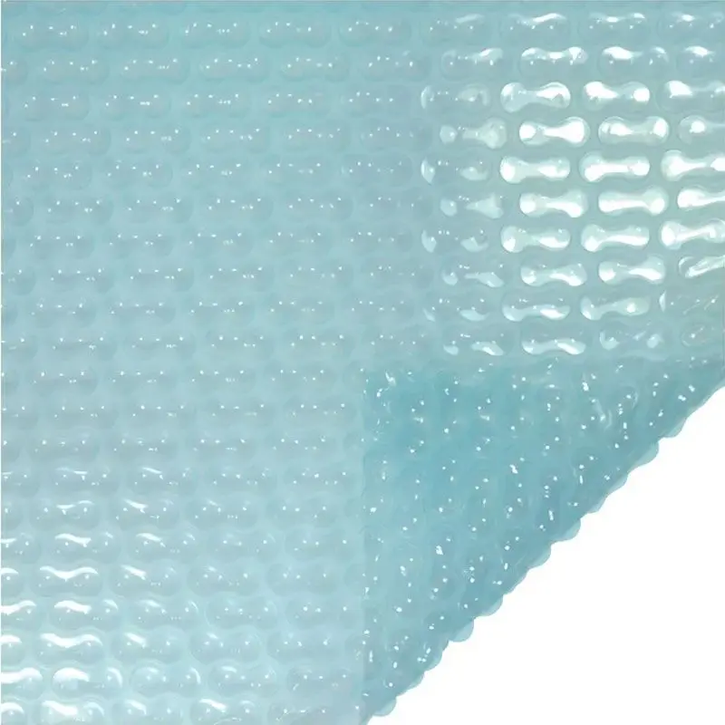 Bâche à bulles Albon Sol+Guard GeoBubble 500, un coin du film translucide retourné sur ses bulles
